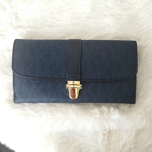 Authentic Michael Kors Wallet - Picture 1 of 6